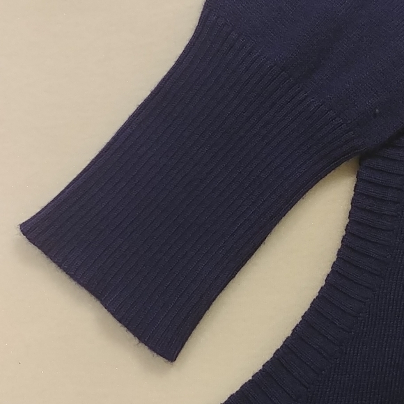 Guess Ladies Scoop Neck Sweater S/P - Picture 6 of 7